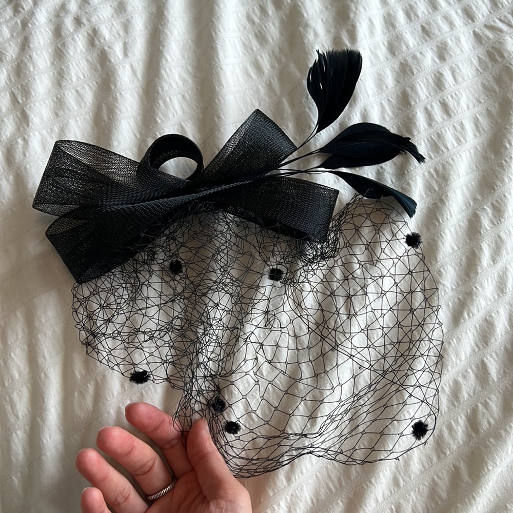 Black lace gloves & Feather Bow Mesh Clip on Halloween - Picture 12 of 12
